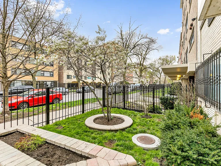 6012 N Kenmore Ave — Photo 10