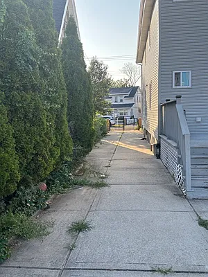 Sold by David W Realty Inc | media 6