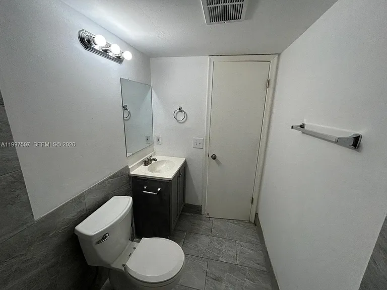 89 Berkshire E #89-D — Photo 12