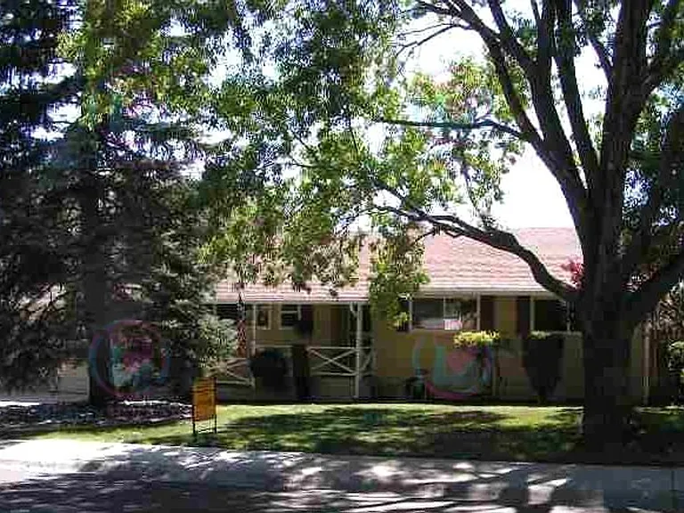 1360 W 12th St — Photo 2