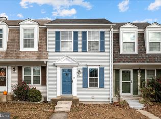 15 Marian Ct, Sterling, VA 20165
