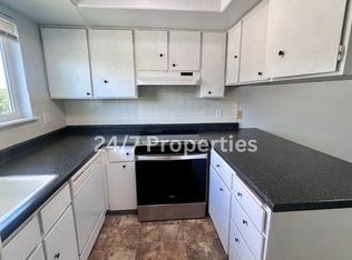 Upper Level 2 BD | 1 BA Apartment w/ Willamette River View - Oregon City, Oregon City, OR 97045