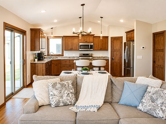 5th image of 214 Woolgrass Way