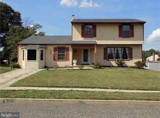 556 Sherry Dr, Runnemede, NJ 08078