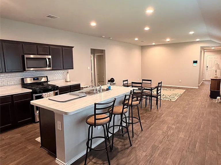 2406 Heeney Park Ln — Photo 3