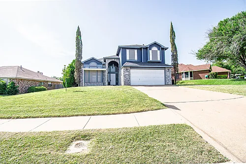 2304 Iowa Dr Photo 1