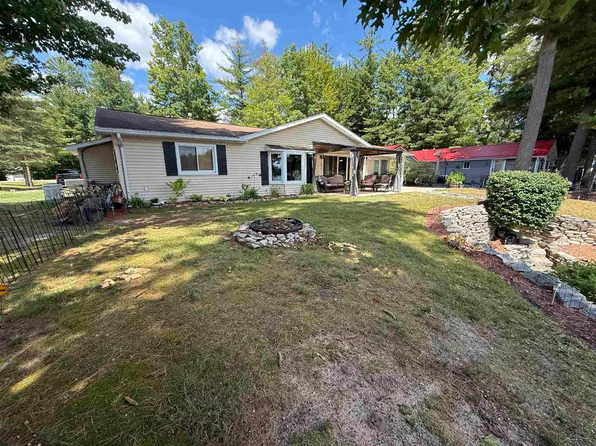 3422 E Pinecrest Dr, Gladwin, MI 48624