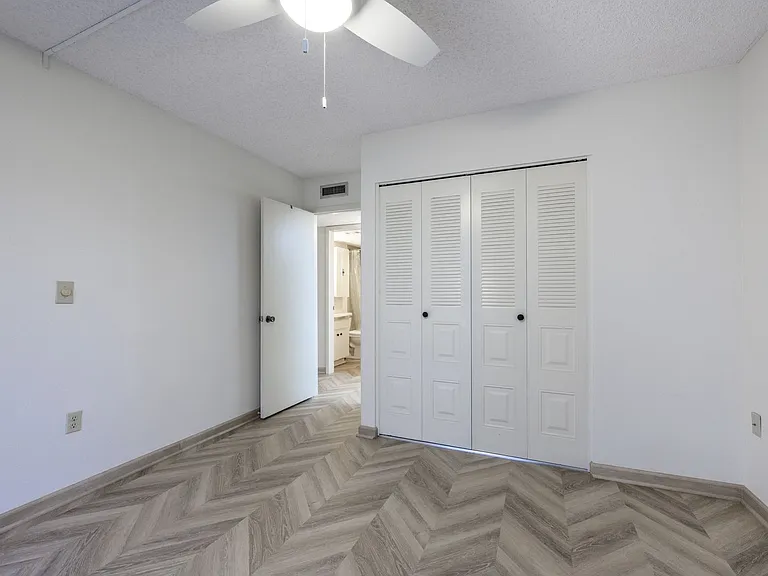2300 Aaron St #114 — Photo 19