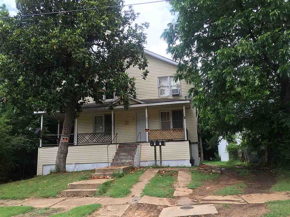 2nd image of 821 Cedar St