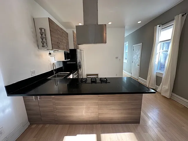 450 N Tuttle Ct — Photo 4