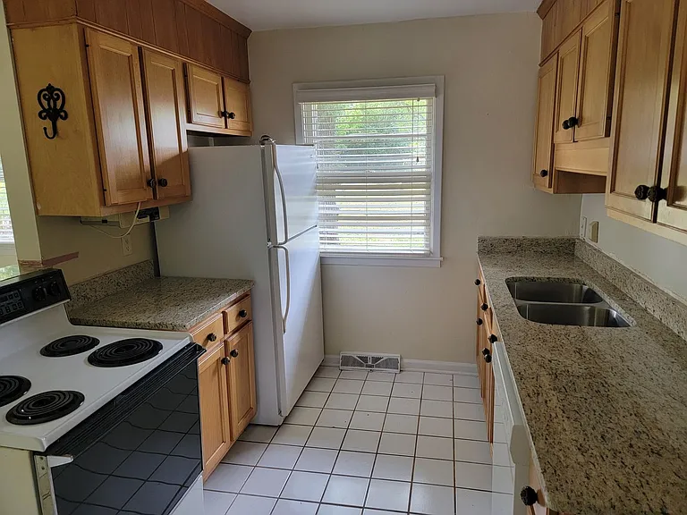 3023 Robin Hood Dr — Photo 2