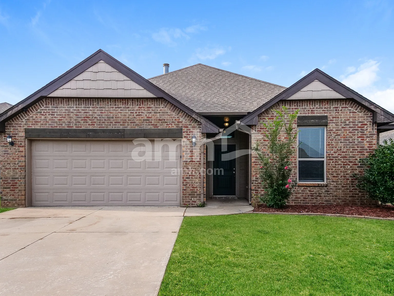 4 bed, 2.0 bath, 1750 sqft, $1,850 — Photo 1