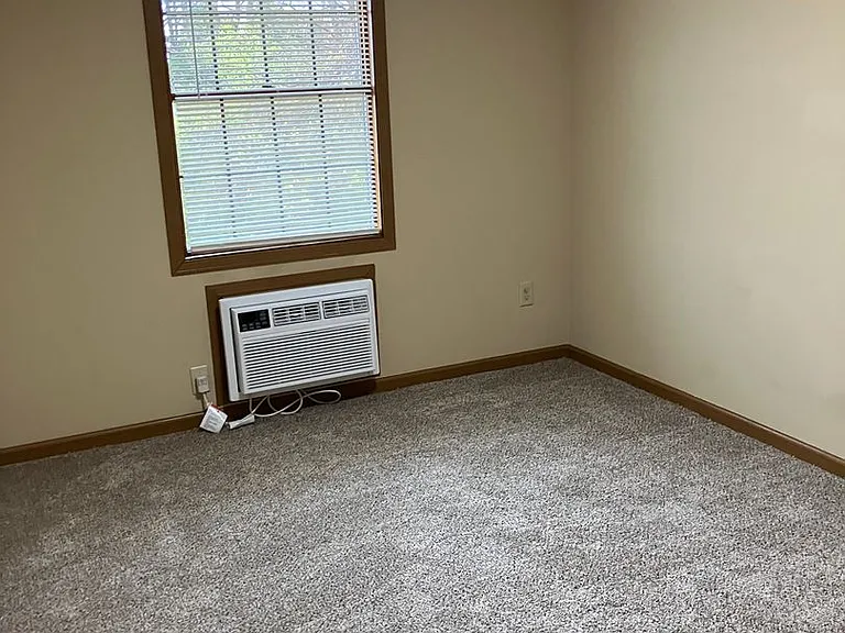1520 Hawk Cir #B — Photo 16