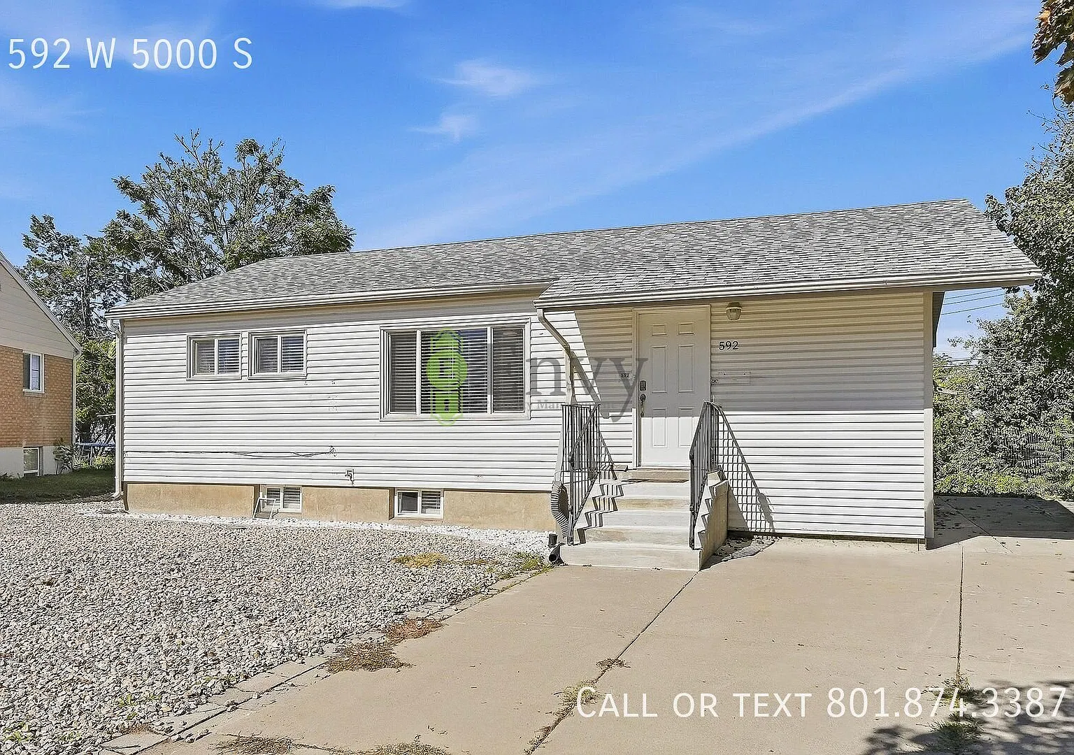 Spacious 4 Bed, 1 Bath Pet-Friendly Home with Equipped Appliances! - Available NOW! — Photo 2