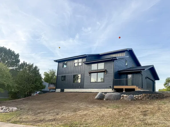 1208 W 2nd St, Pierre, SD 57501
