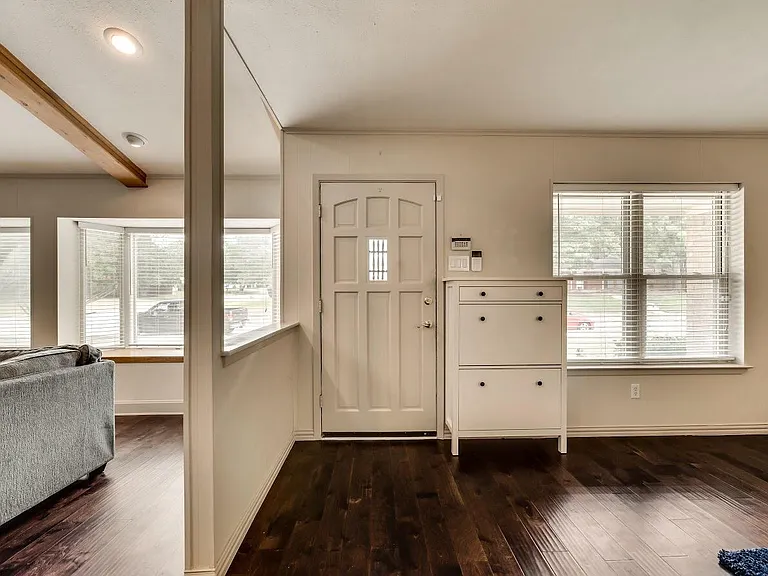 1623 Wisteria Way — Photo 2