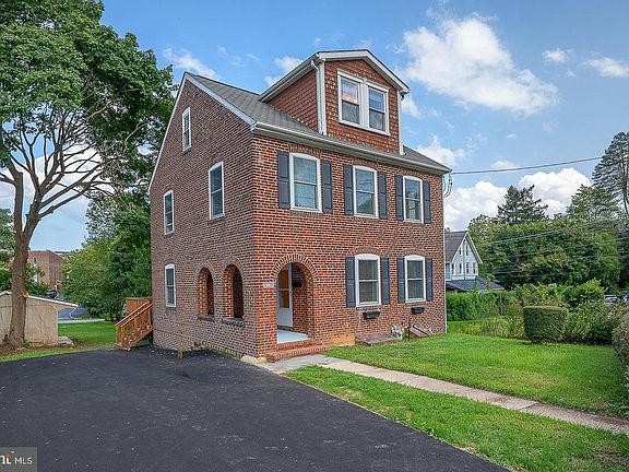 3rd image of 107 W Circular Ave