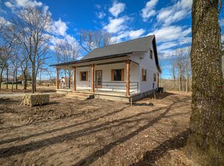 372 County Line Rd, Locust Grove, AR 72550