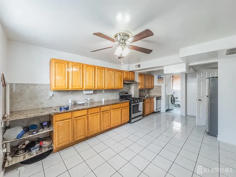 105R Lowell St — Photo 11