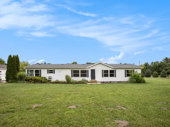 4113 24th St, Dorr, MI 49323