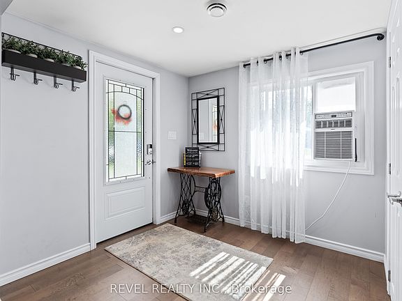 3rd image of 411 Long Beach Rd