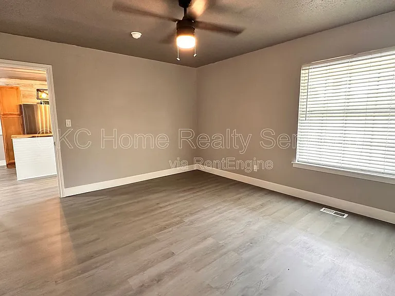 1617 N Christine Dr — Photo 11