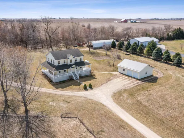 25478 Old Highway Rd, Farley, IA 52046