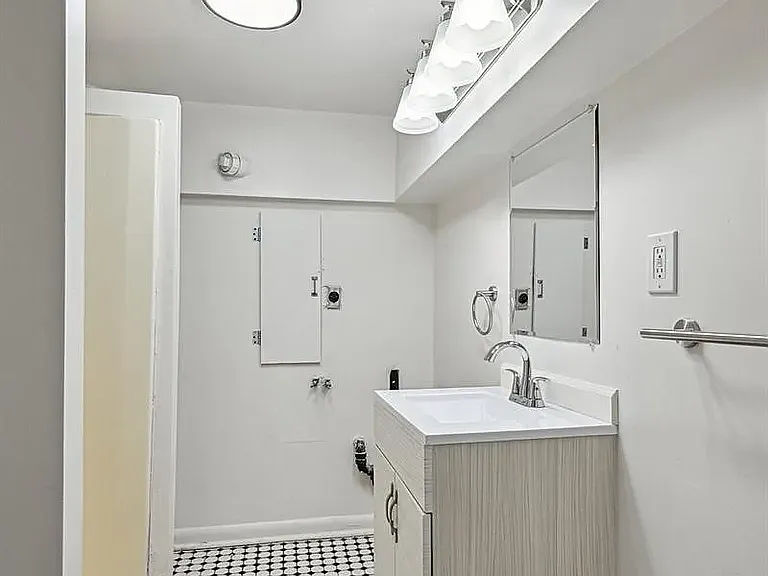 253 N Lincoln St #4 — Photo 3