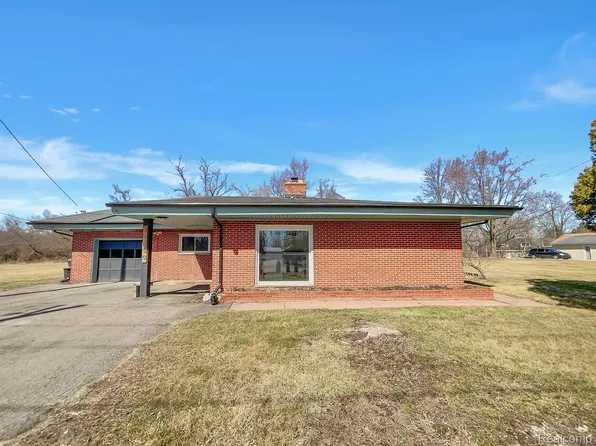 20350 Huron River Dr, Rockwood, MI 48173