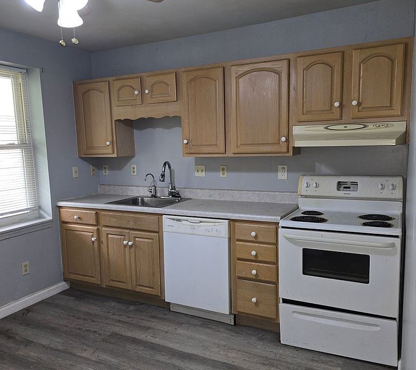 1st image of 635-639 Baldwin St #35024C537