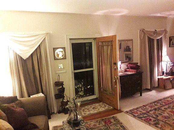 3rd image of 1220 W Maine St