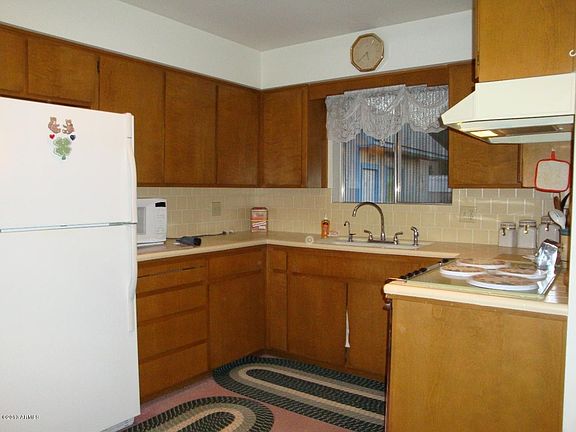 2nd image of 6115 E Des Moines St
