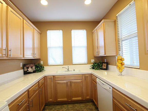 3rd image of 2387 Snowberry Cir