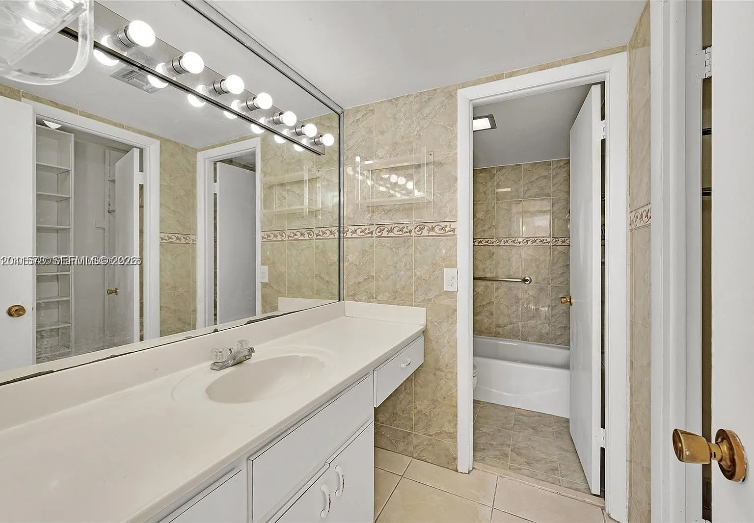 5050 Condo — Photo 4