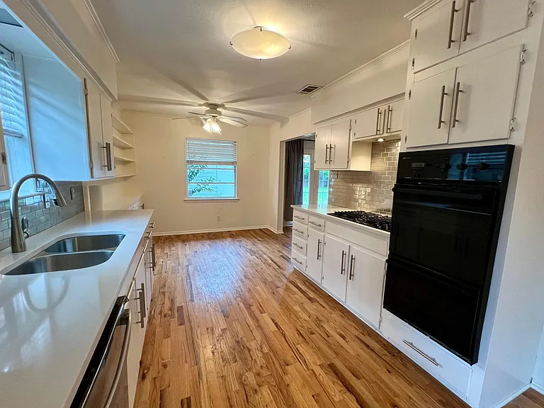 8925 Stanwood Dr — Photo 7