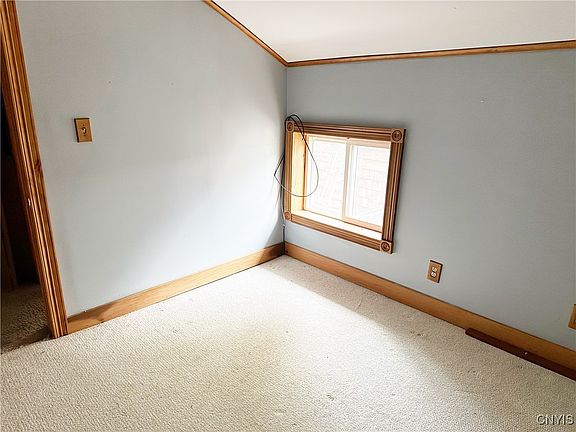 4th image of 610 Franklin St