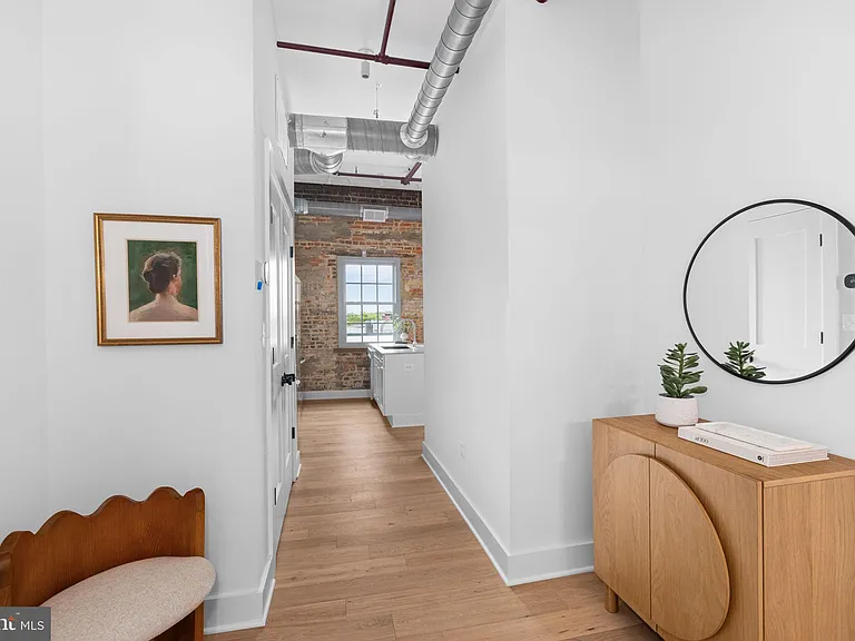 901 King St #201 — Photo 7
