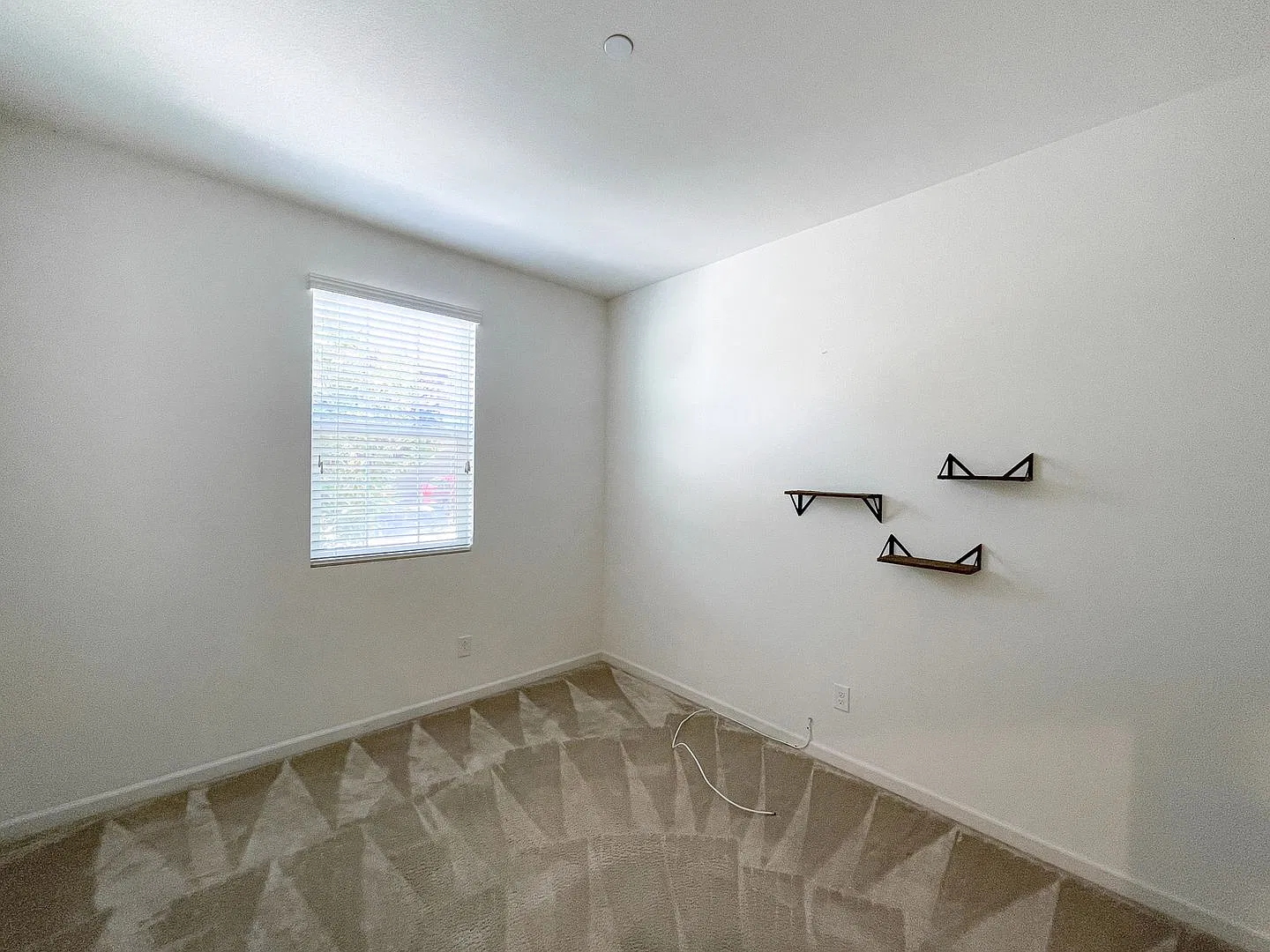 4 Bedroom house in Natomas Available for Rent! — Photo 3