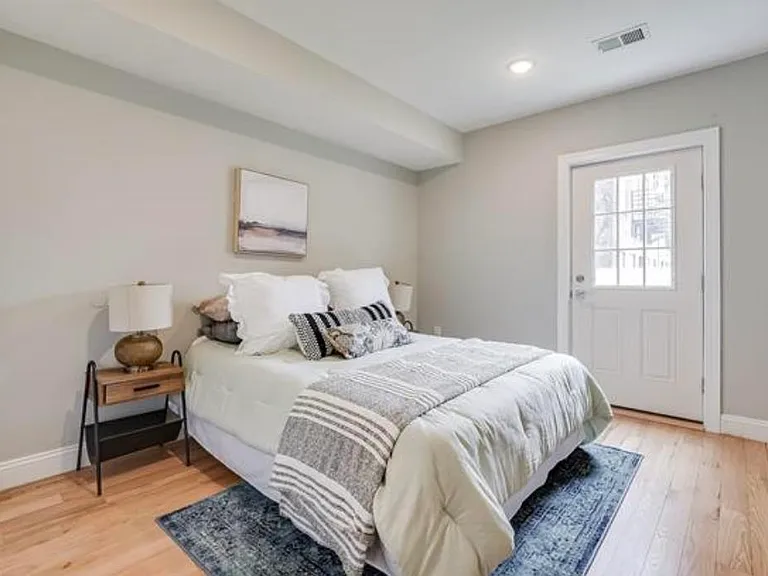 25 Saint Pauls Ave #1A — Photo 18