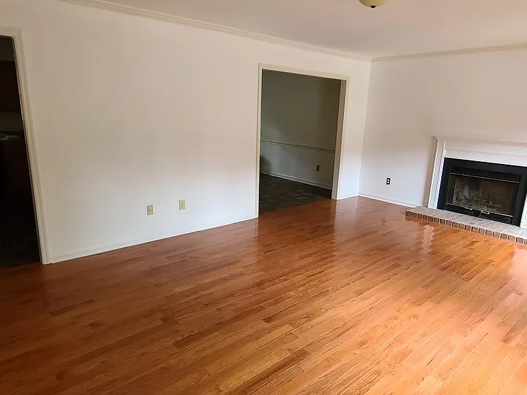 6828 Collinswood Dr — Photo 3