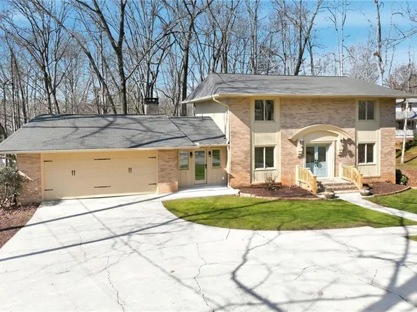 3504 Edgewood Cir, Gainesville, GA 30506