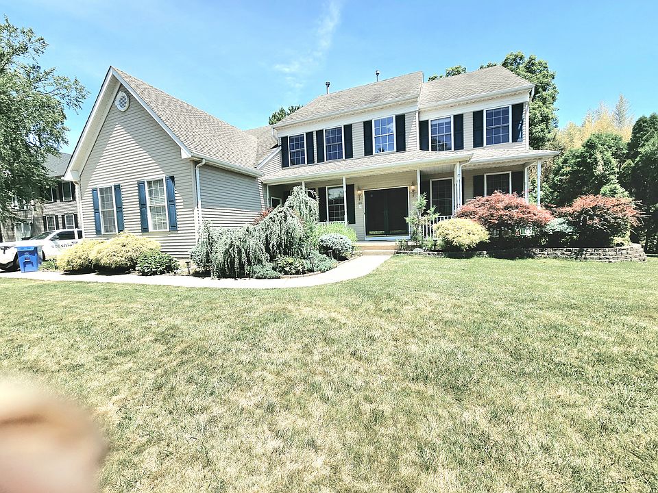 1st image of 34 Margaret Dr