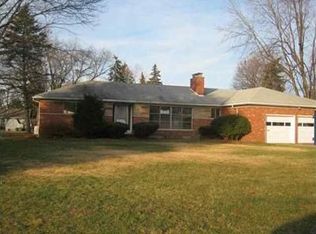 45261 Engel Dr, Utica, MI 48317