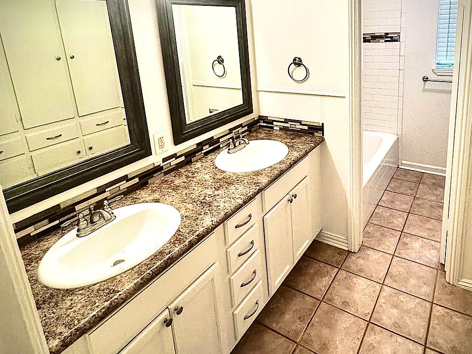 1st image of 2933 Fleetwood Dr