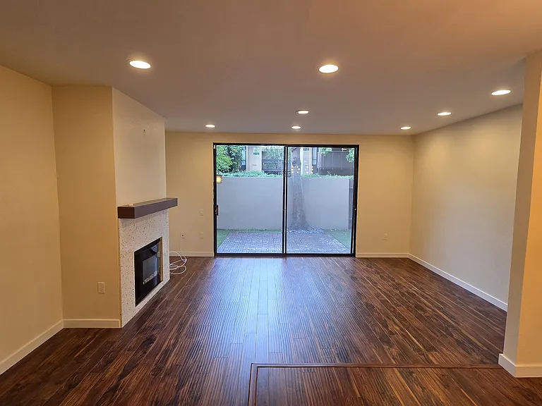 878 Woodside Ln E #2 — Photo 14