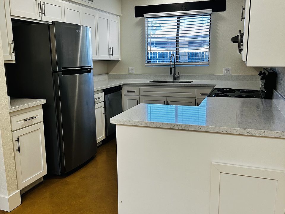 1st image of 3362 E Blacklidge Dr