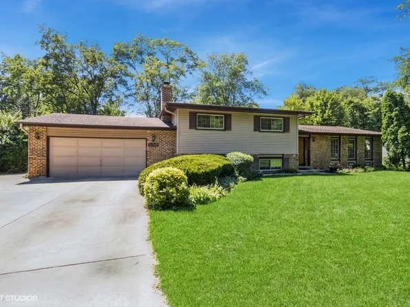 3S320 Haylett Ave, Warrenville, IL 60555