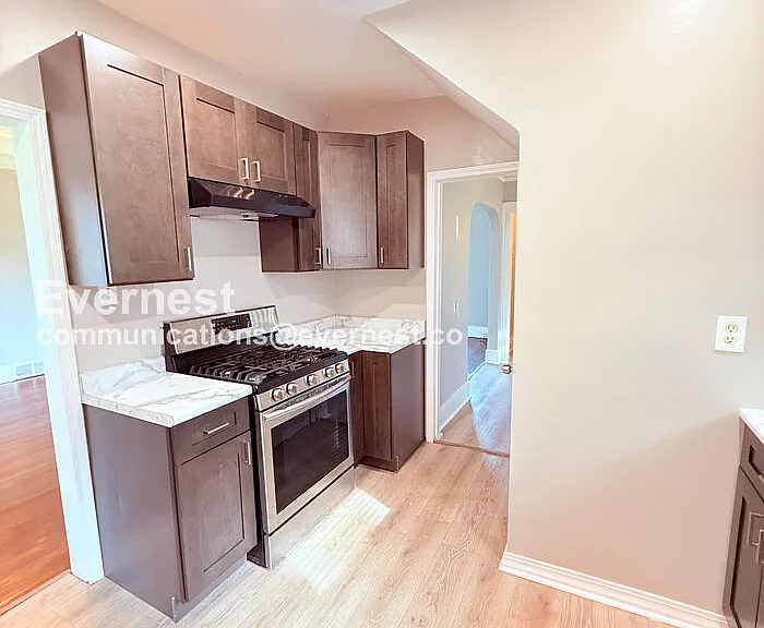 2047 Seward Ave — Photo 4