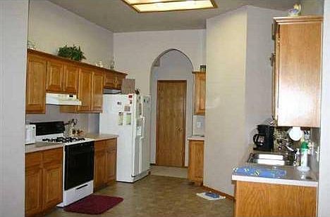 4th image of 1025 Sennybridge Dr