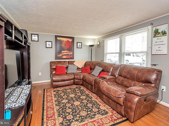 4th image of 6115 Oak Grove Dr